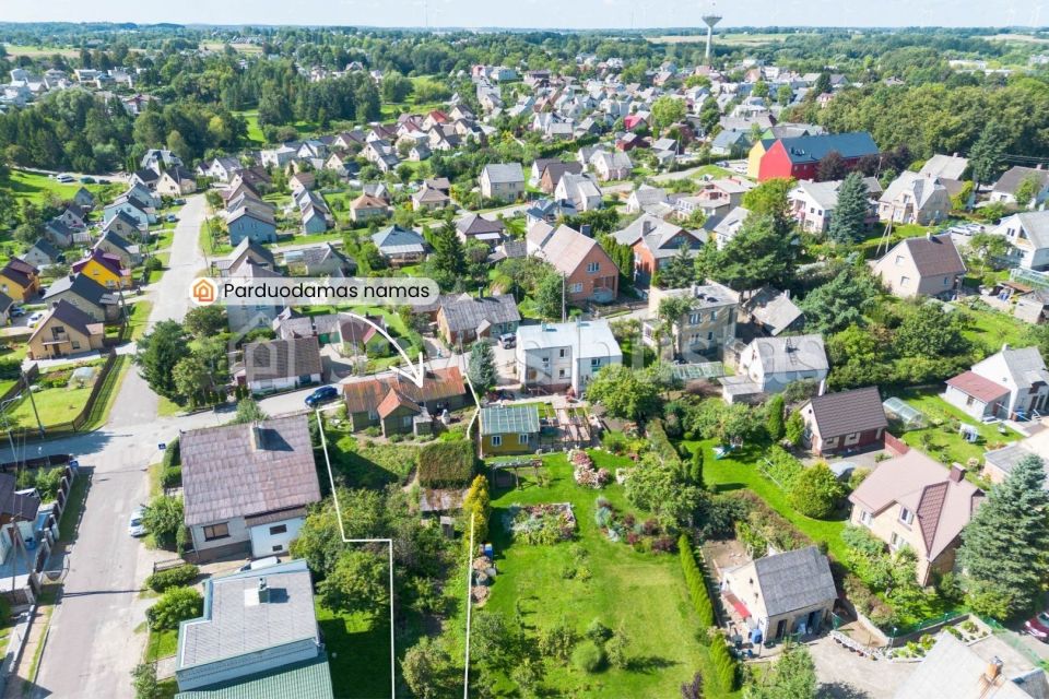 Parduodamas rąstinis namas su 6,37 arų žemės sklypu Kalnų g., Kelmėje