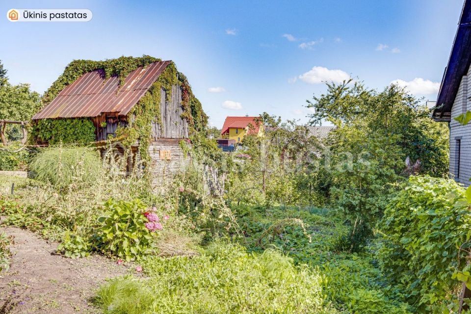 Parduodamas rąstinis namas su 6,37 arų žemės sklypu Kalnų g., Kelmėje