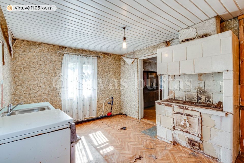 Parduodamas rąstinis namas su 6,37 arų žemės sklypu Kalnų g., Kelmėje