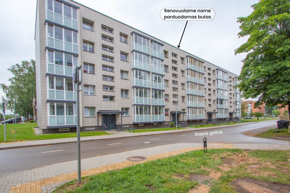 Parduodamas renovuotame name, po kapitalinio remonto šiuolaikiško interjero 1 kambario butas, Tilžės g. 40, Šiauliuose