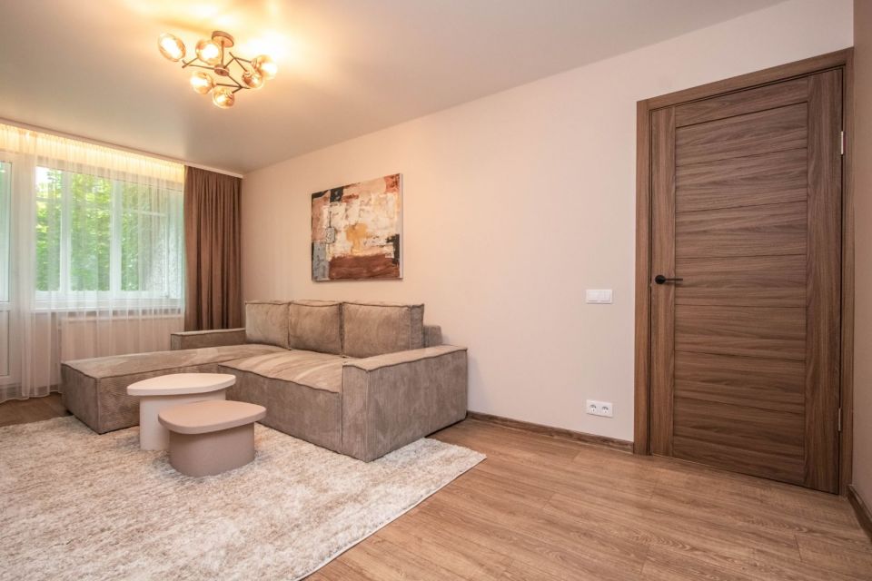 Parduodamas suremontuotas 2 kambarių butas, Dainų g. 44, Šiaulių mieste