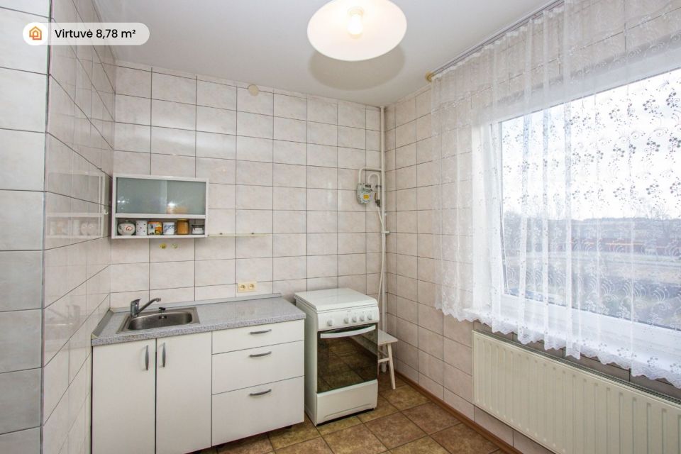 Parduodamas &scaron;viesus ir tvarkingas 1 kambario butas su holu Vilniaus g. 44, Skuode