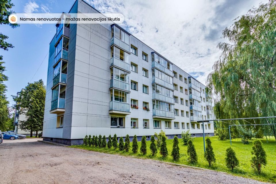 Parduodamas tvarkingas 1 kambario butas renovuotame name Tel&scaron;iuose, Karaliaus Mindaugo g. 37