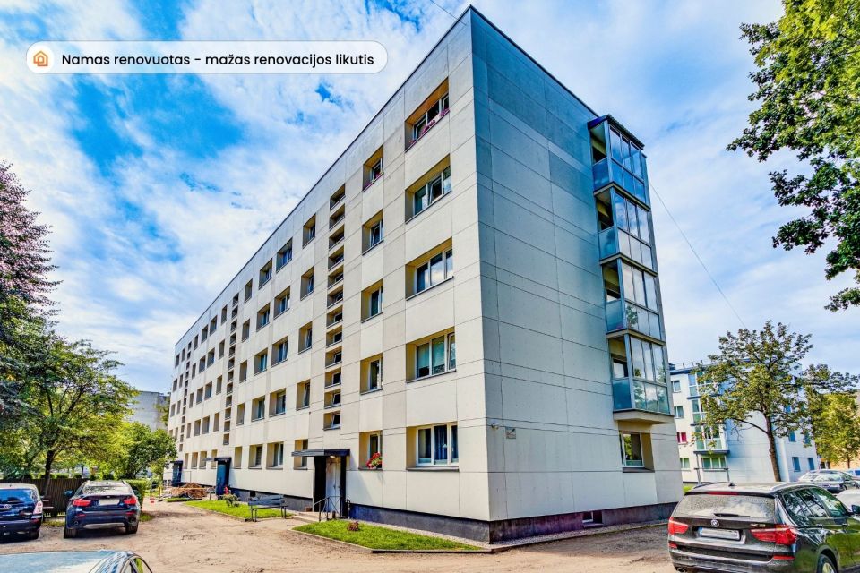 Parduodamas tvarkingas 1 kambario butas renovuotame name Tel&scaron;iuose, Karaliaus Mindaugo g. 37