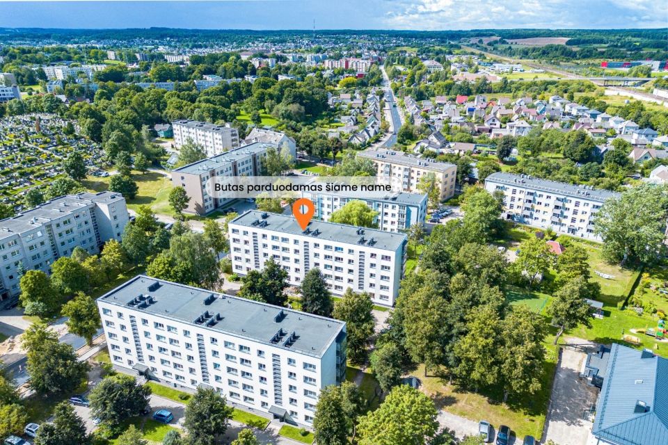 Parduodamas tvarkingas 1 kambario butas renovuotame name Tel&scaron;iuose, Karaliaus Mindaugo g. 37