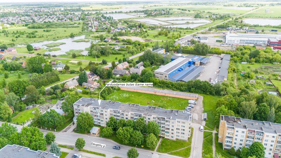 Parduodamas tvarkingas 2 kambarių butas Kuršėnuose, Daugėlių g. 61.