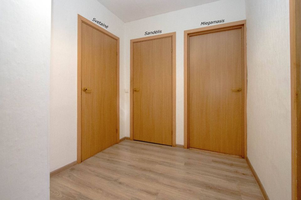 Parduodamas tvarkingas ir erdvus 2 kambarių butas Radvili&scaron;kio r., Kuti&scaron;kių k., Pu&scaron;ų g. 55