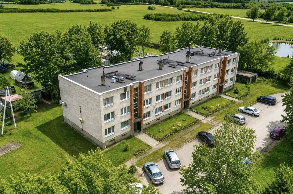 Parduodamas tvarkingas ir erdvus 2 kambarių butas Radvili&scaron;kio r., Kuti&scaron;kių k., Pu&scaron;ų g. 55