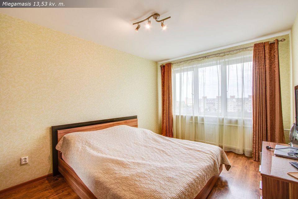 Parduodamas tvarkingas ir jaukus 2 kambarių butas Šiauliuose, Gegužių g. 61.