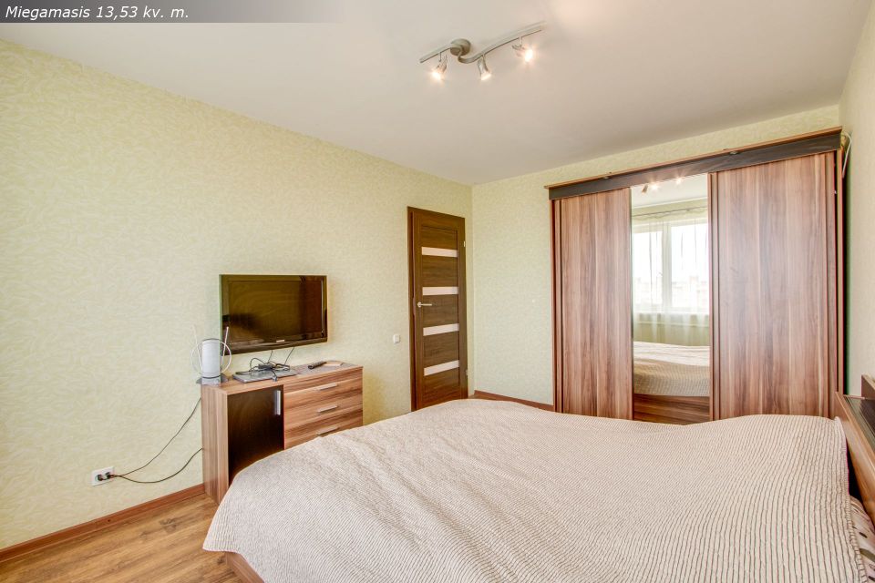 Parduodamas tvarkingas ir jaukus 2 kambarių butas Šiauliuose, Gegužių g. 61.