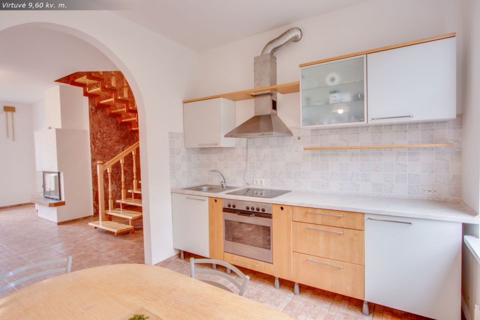Parduodamas tvarkingas, pilnai įrengtas mūrinis namas Ukmergės g. 93, Šiauliai.