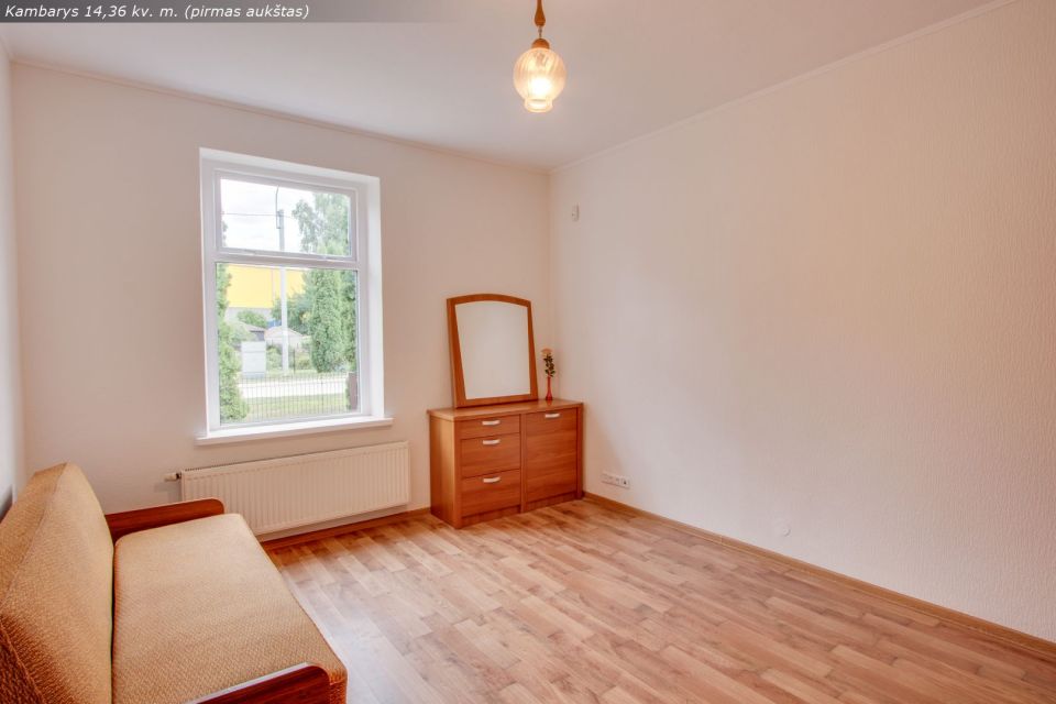 Parduodamas tvarkingas, pilnai įrengtas mūrinis namas Ukmergės g. 93, Šiauliai.