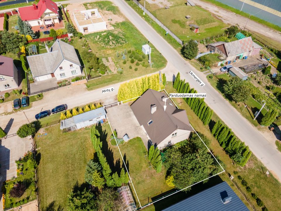 Parduodamas tvarkingas, pilnai įrengtas mūrinis namas Ukmergės g. 93, Šiauliai.