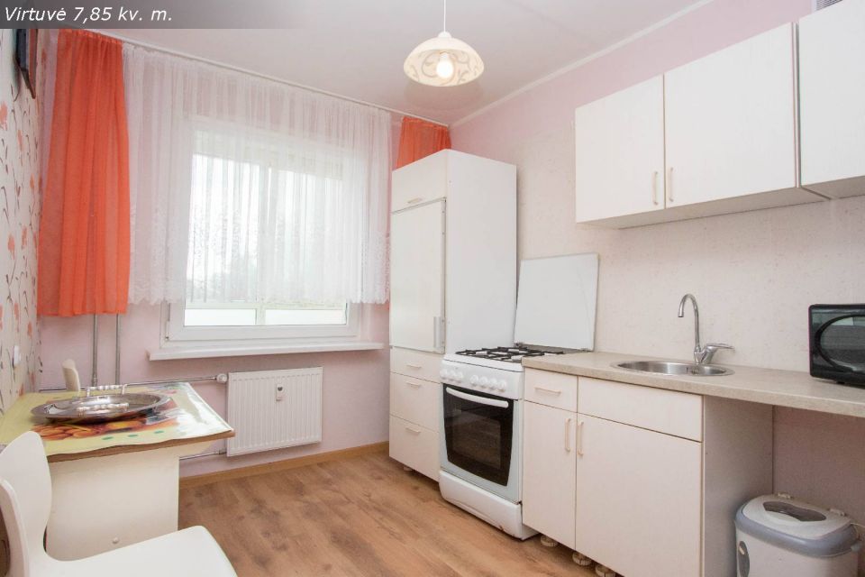 Parduodamas tvarkingas, su visais baldais ir buitine technika, 1 kambario butas, Laižuvos g. 10, Akmenė, Akmenės r.