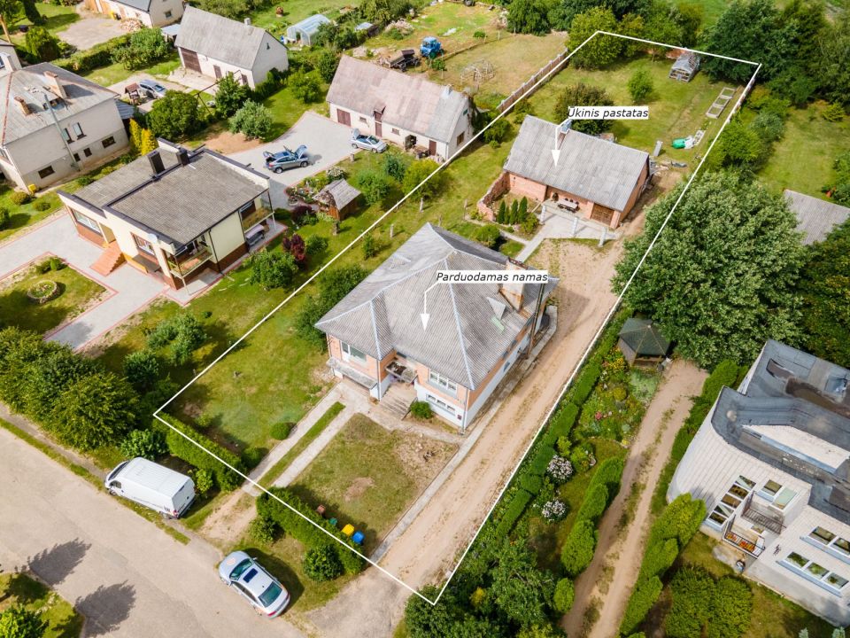 Parduodamas tvarkingas, su visomis miesto komunikacijomis mūrinis namas Saulėtekio g. 11, Bubiai, Šiaulių r.