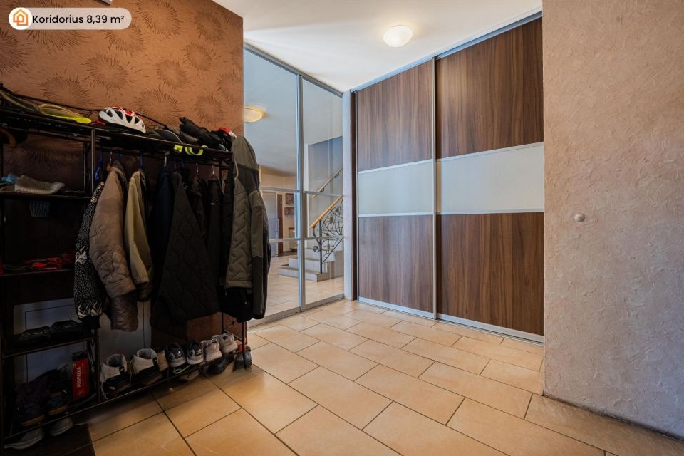 Parduodamas pilnai įrengtas 249,96 m&sup2; namas su mansarda Ketvergiuose, Mi&scaron;ko g.-16, Klaipėdos raj.  Namui priklauso erdvus 22,77 arų žemės sklypas