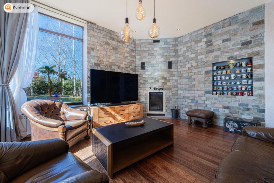 Parduodamas pilnai įrengtas 249,96 m&sup2; namas su mansarda Ketvergiuose, Mi&scaron;ko g.-16, Klaipėdos raj.  Namui priklauso erdvus 22,77 arų žemės sklypas