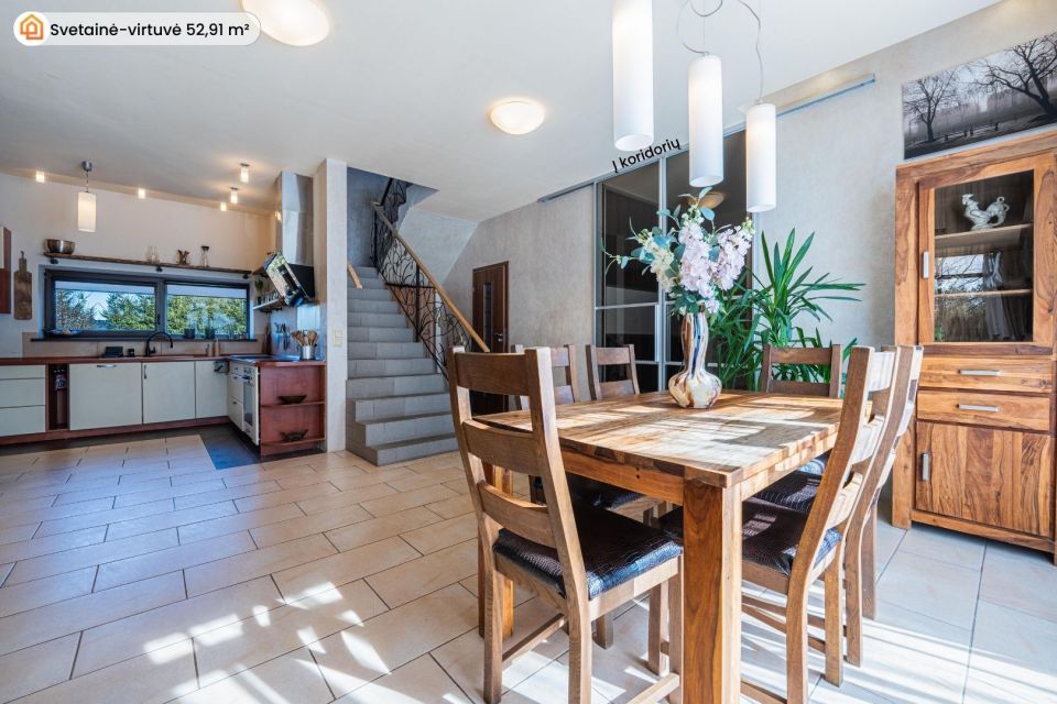 Parduodamas pilnai įrengtas 249,96 m&sup2; namas su mansarda Ketvergiuose, Mi&scaron;ko g.-16, Klaipėdos raj.  Namui priklauso erdvus 22,77 arų žemės sklypas