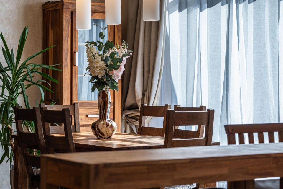 Parduodamas pilnai įrengtas 249,96 m&sup2; namas su mansarda Ketvergiuose, Mi&scaron;ko g.-16, Klaipėdos raj.  Namui priklauso erdvus 22,77 arų žemės sklypas