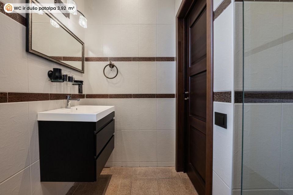 Parduodamas pilnai įrengtas 249,96 m&sup2; namas su mansarda Ketvergiuose, Mi&scaron;ko g.-16, Klaipėdos raj.  Namui priklauso erdvus 22,77 arų žemės sklypas