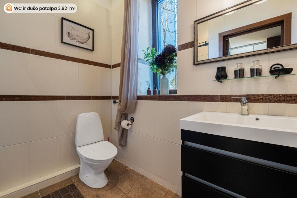 Parduodamas pilnai įrengtas 249,96 m&sup2; namas su mansarda Ketvergiuose, Mi&scaron;ko g.-16, Klaipėdos raj.  Namui priklauso erdvus 22,77 arų žemės sklypas