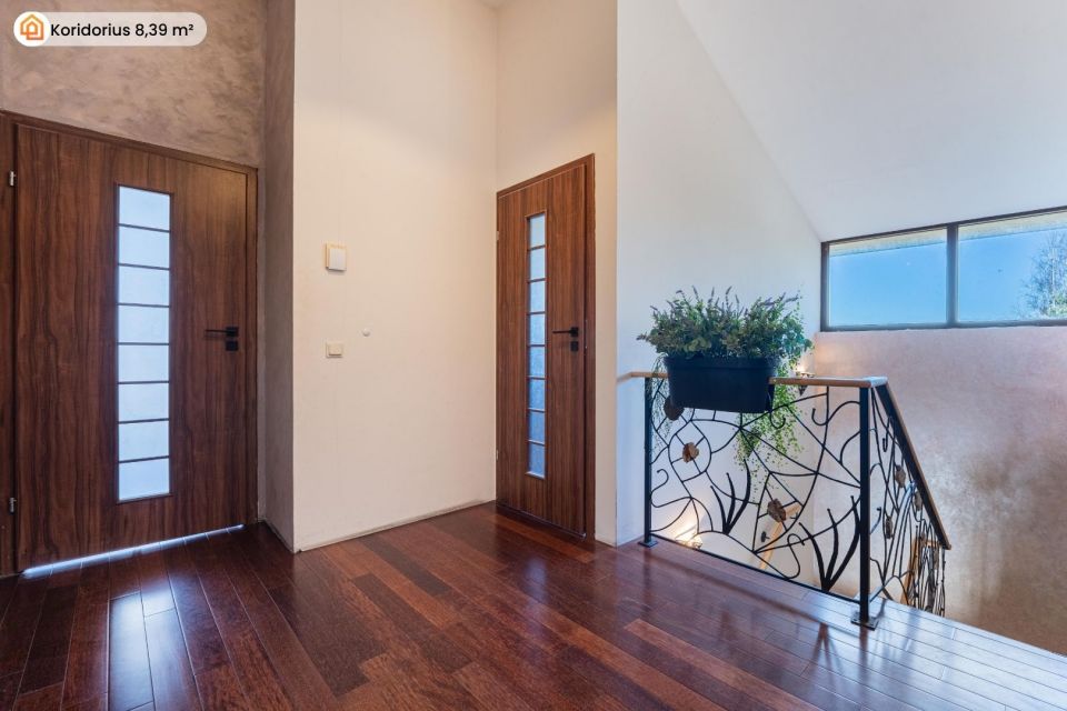 Parduodamas pilnai įrengtas 249,96 m&sup2; namas su mansarda Ketvergiuose, Mi&scaron;ko g.-16, Klaipėdos raj.  Namui priklauso erdvus 22,77 arų žemės sklypas