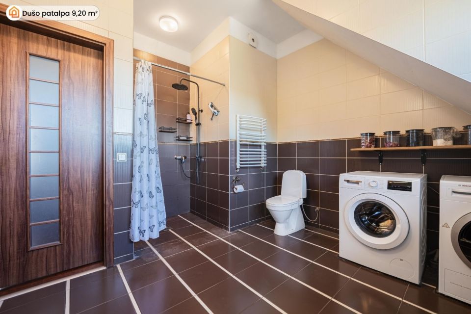 Parduodamas pilnai įrengtas 249,96 m&sup2; namas su mansarda Ketvergiuose, Mi&scaron;ko g.-16, Klaipėdos raj.  Namui priklauso erdvus 22,77 arų žemės sklypas