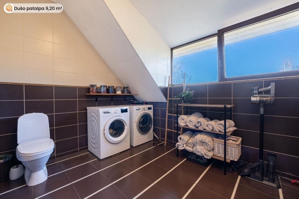 Parduodamas pilnai įrengtas 249,96 m&sup2; namas su mansarda Ketvergiuose, Mi&scaron;ko g.-16, Klaipėdos raj.  Namui priklauso erdvus 22,77 arų žemės sklypas