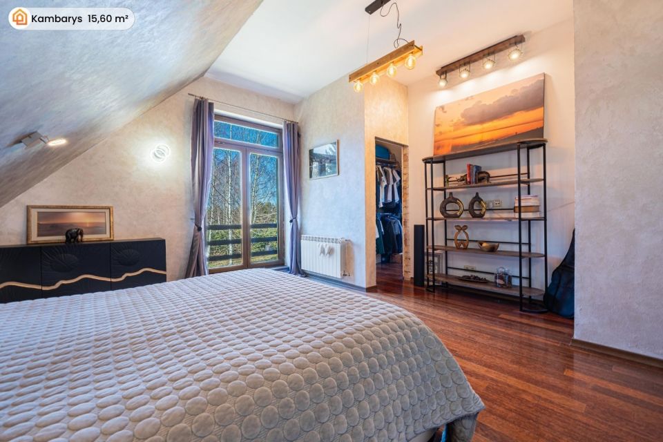 Parduodamas pilnai įrengtas 249,96 m&sup2; namas su mansarda Ketvergiuose, Mi&scaron;ko g.-16, Klaipėdos raj.  Namui priklauso erdvus 22,77 arų žemės sklypas