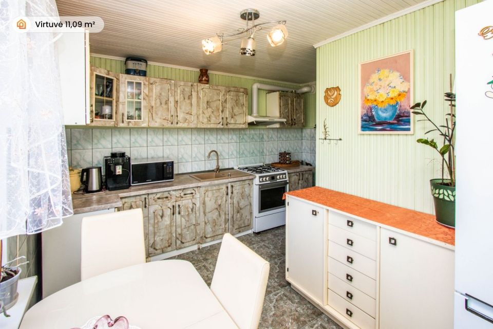 Parduodamas vieno auk&scaron;to su mansarda 180 m&sup2; mūrinis gyvenamasis namas Salantuose, Liepų g.