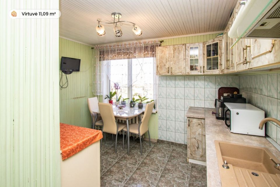 Parduodamas vieno auk&scaron;to su mansarda 180 m&sup2; mūrinis gyvenamasis namas Salantuose, Liepų g.
