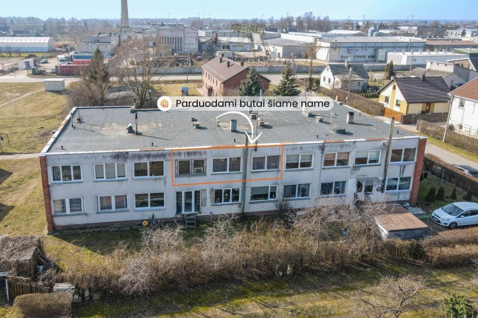Parduodami du butai – 2 kambarių ir šalia esantis 1 kambario butas Pievų  g. 4, Radviliškyje