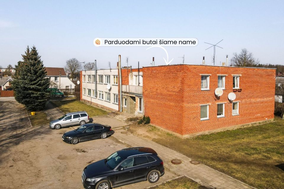 Parduodami du butai – 2 kambarių ir šalia esantis 1 kambario butas Pievų  g. 4, Radviliškyje