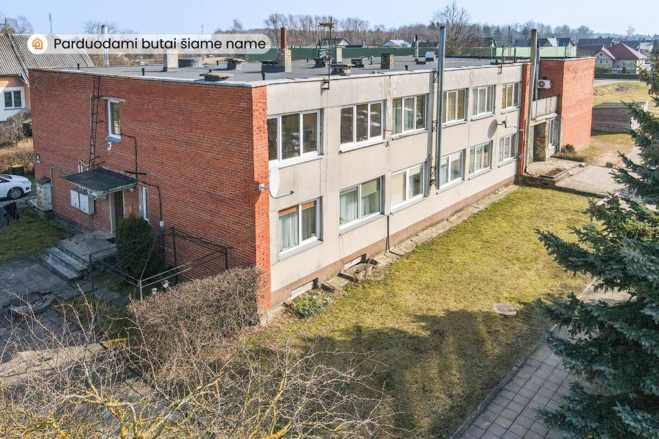 Parduodami du butai – 2 kambarių ir šalia esantis 1 kambario butas Pievų  g. 4, Radviliškyje