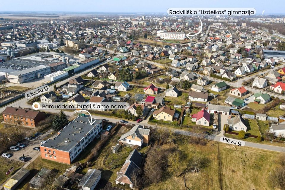 Parduodami du butai – 2 kambarių ir šalia esantis 1 kambario butas Pievų  g. 4, Radviliškyje
