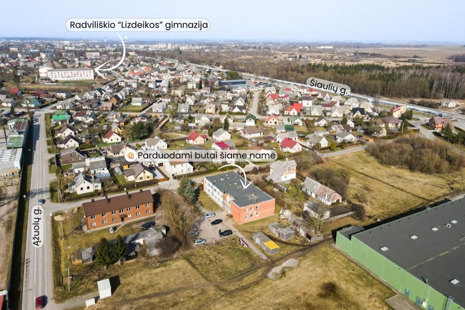 Parduodami du butai – 2 kambarių ir šalia esantis 1 kambario butas Pievų  g. 4, Radviliškyje