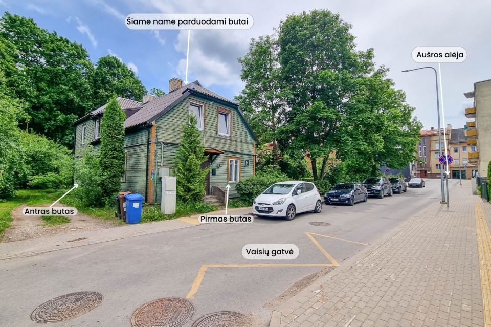 Parduodami du butai pačiame miesto centre besiribojančius su parku, Vaisių g. 6, &Scaron;iauliai