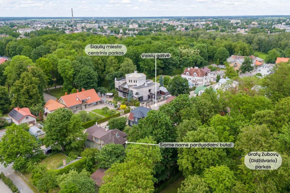 Parduodami du butai pačiame miesto centre besiribojančius su parku, Vaisių g. 6, &Scaron;iauliai