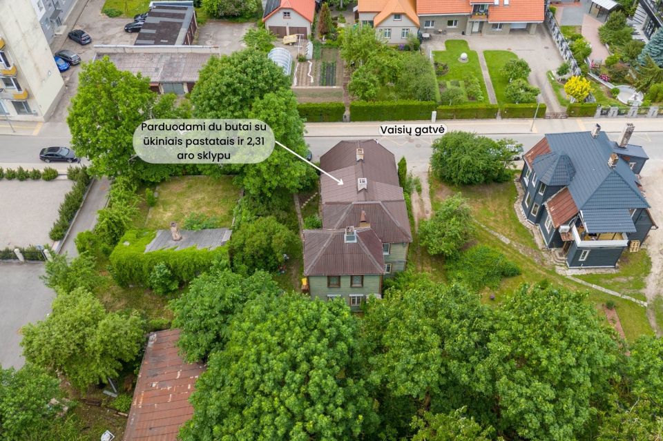 Parduodami du butai pačiame miesto centre besiribojančius su parku, Vaisių g. 6, &Scaron;iauliai