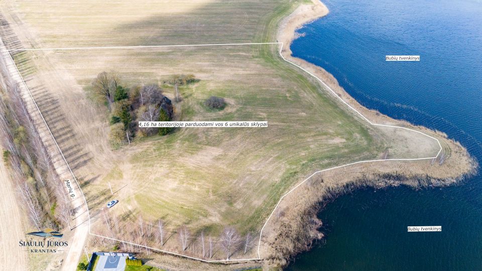 Parduodami unikalūs sklypai prie vandens telkinio, formuojamame 6 - ių erdvių sklypų, nedidelės koncentracijos kvartale - &bdquo;&Scaron;iaulių Jūros Krantas&ldquo;.