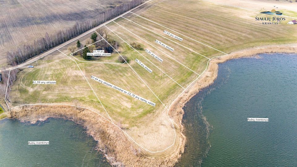 Parduodami unikalūs sklypai prie vandens telkinio, formuojamame 6 - ių erdvių sklypų, nedidelės koncentracijos kvartale - &bdquo;&Scaron;iaulių Jūros Krantas&ldquo;.