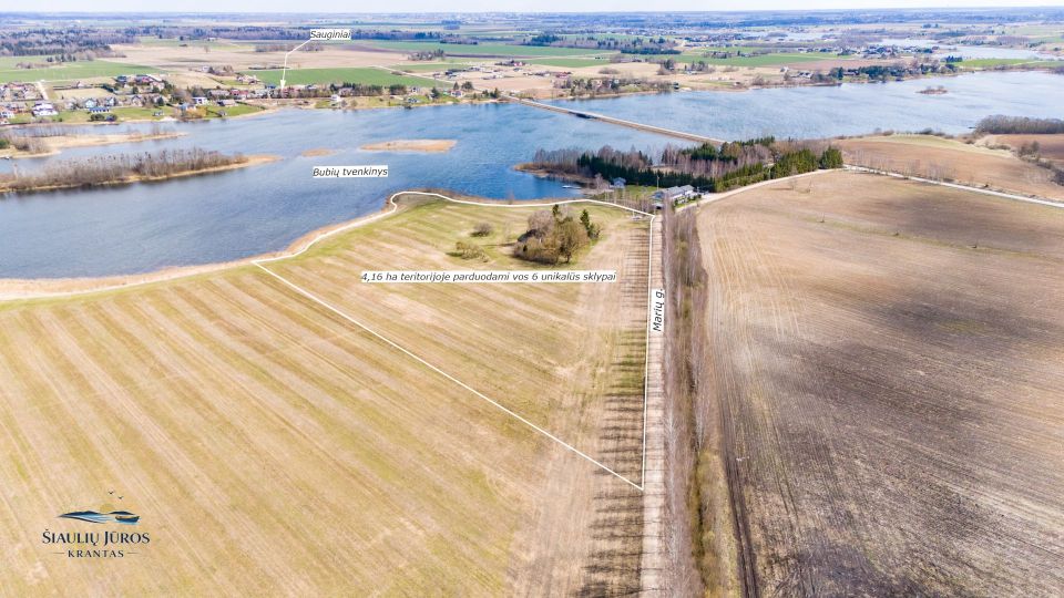 Parduodami unikalūs sklypai prie vandens telkinio, formuojamame 6 - ių erdvių sklypų, nedidelės koncentracijos kvartale - &bdquo;&Scaron;iaulių Jūros Krantas&ldquo;.