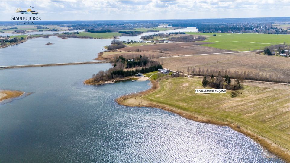 Parduodami unikalūs sklypai prie vandens telkinio, formuojamame 6 - ių erdvių sklypų, nedidelės koncentracijos kvartale - &bdquo;&Scaron;iaulių Jūros Krantas&ldquo;.