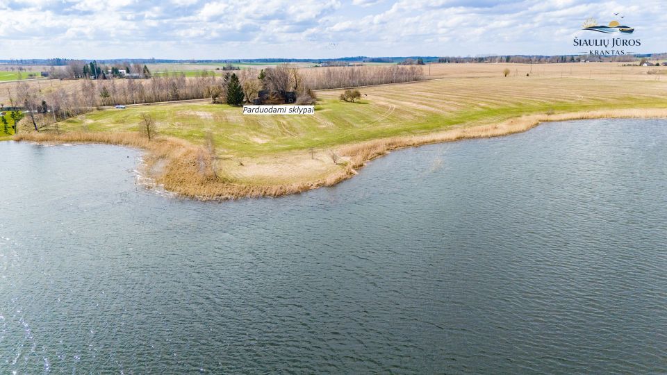 Parduodami unikalūs sklypai prie vandens telkinio, formuojamame 6 - ių erdvių sklypų, nedidelės koncentracijos kvartale - &bdquo;&Scaron;iaulių Jūros Krantas&ldquo;.