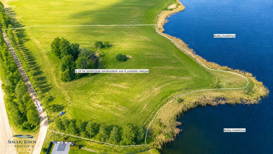 Parduodami unikalūs sklypai prie vandens telkinio, formuojamame 6 - ių erdvių sklypų, nedidelės koncentracijos kvartale - &bdquo;&Scaron;iaulių Jūros Krantas&ldquo;.