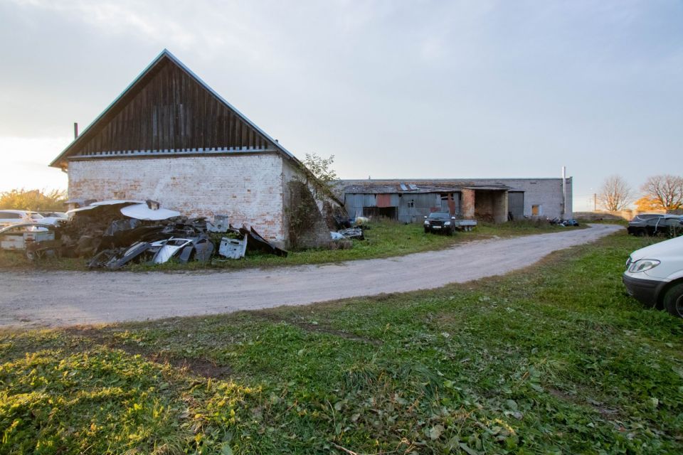 Parduodamos  1/2 dalis visų patalpų ir žemės sklypo kur pilnai vykdoma automobilių serviso veikla Šiaulių mieste, Mažosios Lietuvos g.3H