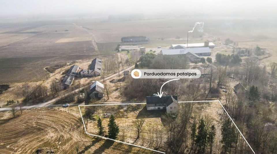 Parduodamos 398 kv.m. patalpos Bugenių k. Mažeikių r. su 48,80 a. sklypu