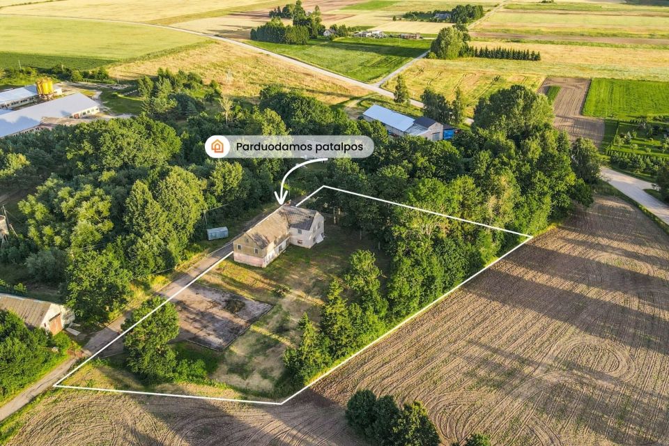 Parduodamos 398 kv.m. patalpos Bugenių k. Mažeikių r. su 48,80 a. sklypu