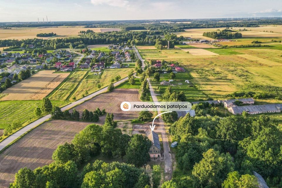 Parduodamos 398 kv.m. patalpos Bugenių k. Mažeikių r. su 48,80 a. sklypu