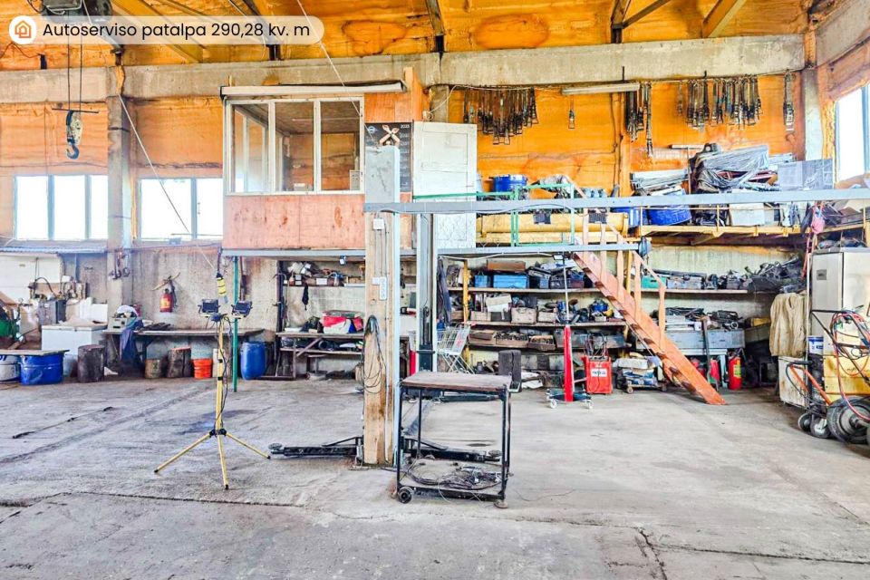 Parduodamos autoserviso patalpos su visa darbui reikalinga įranga Pakruojo r., Laipu&scaron;kių k.